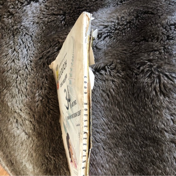 Good Housekeeping Magazine - 25 Cents - October 1942.  Very cool ads and history - Picture 7 of 16